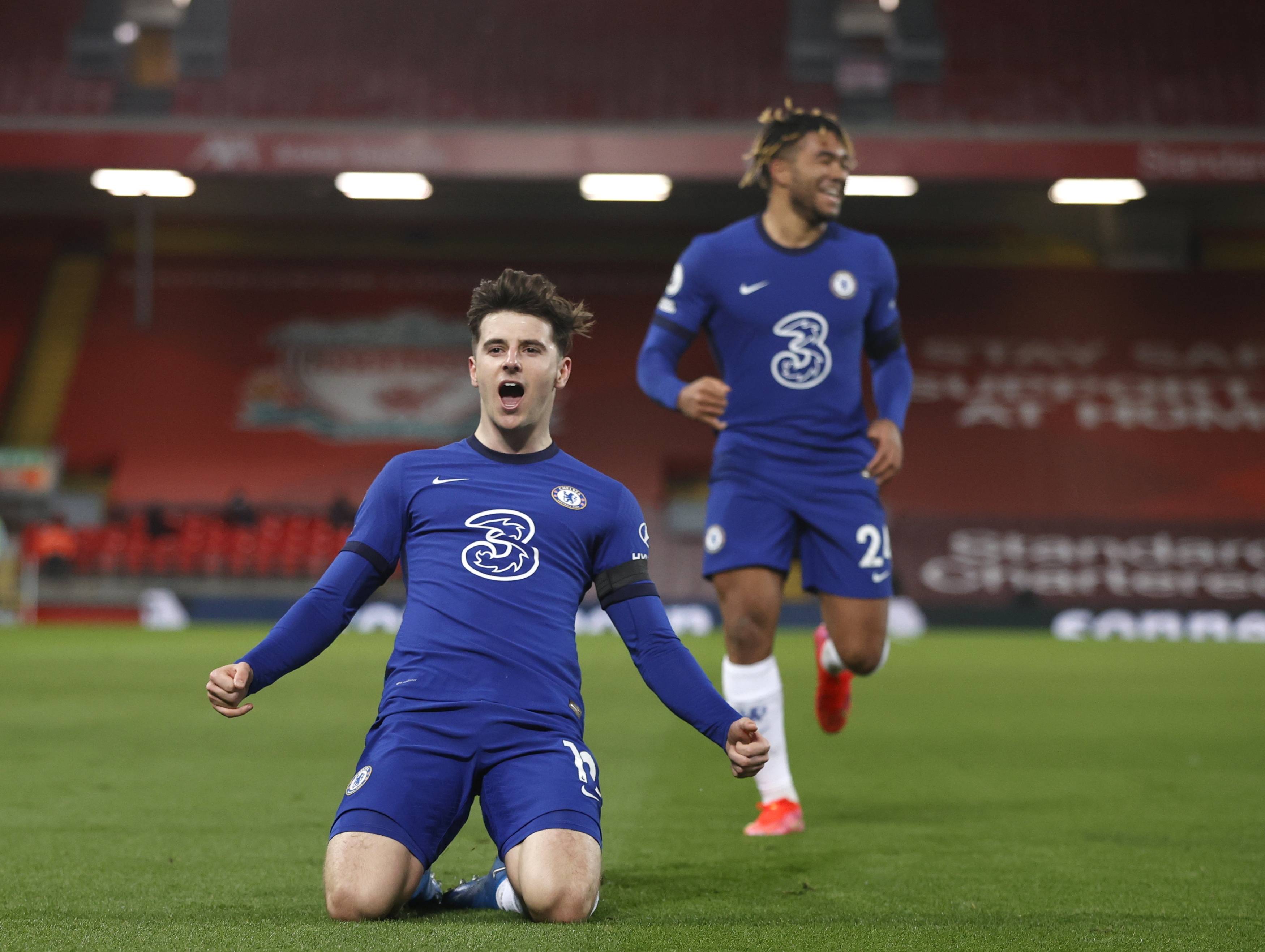 法兰克福vs沃尔夫斯堡：格策、堂安律首发，埃里克森、马耶尔出战